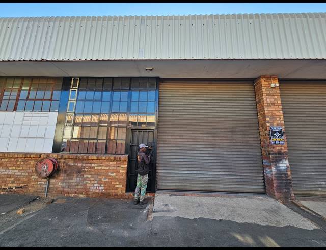 100M² WAREHOUSE TO LET IN ALRODE SOUTH